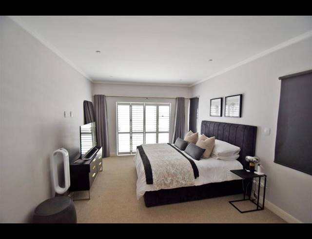 3 BEDROOM TOWNHOUSE FOR SALE IN SANDOWN